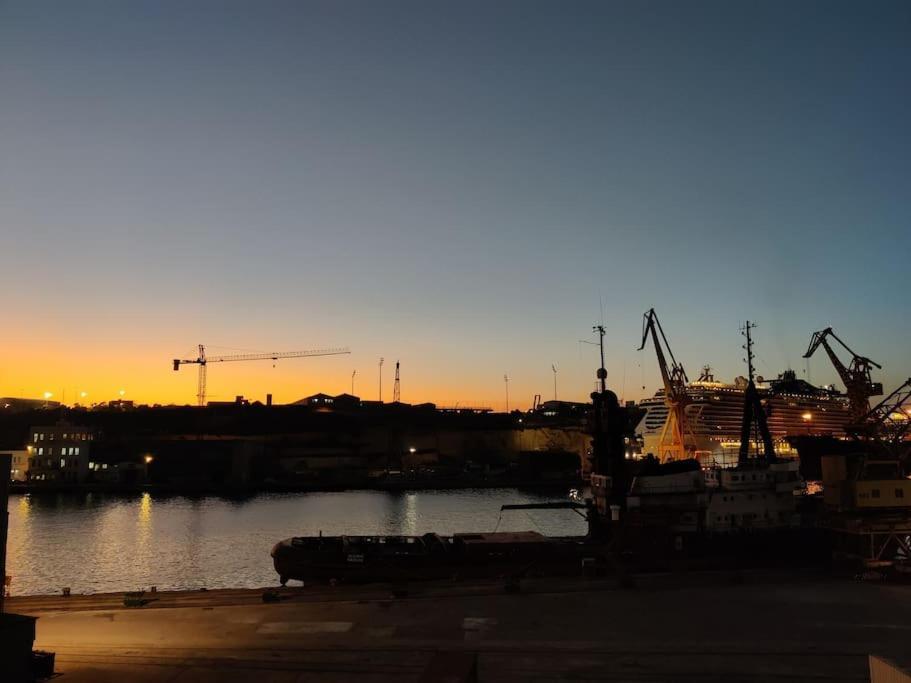 Deck 3 Savynomad Harbour Residences Wow Views Cospicua エクステリア 写真